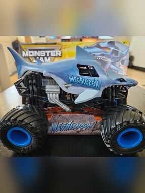 Monster Jam Megalodon  Blue Shark        Scale 1:24